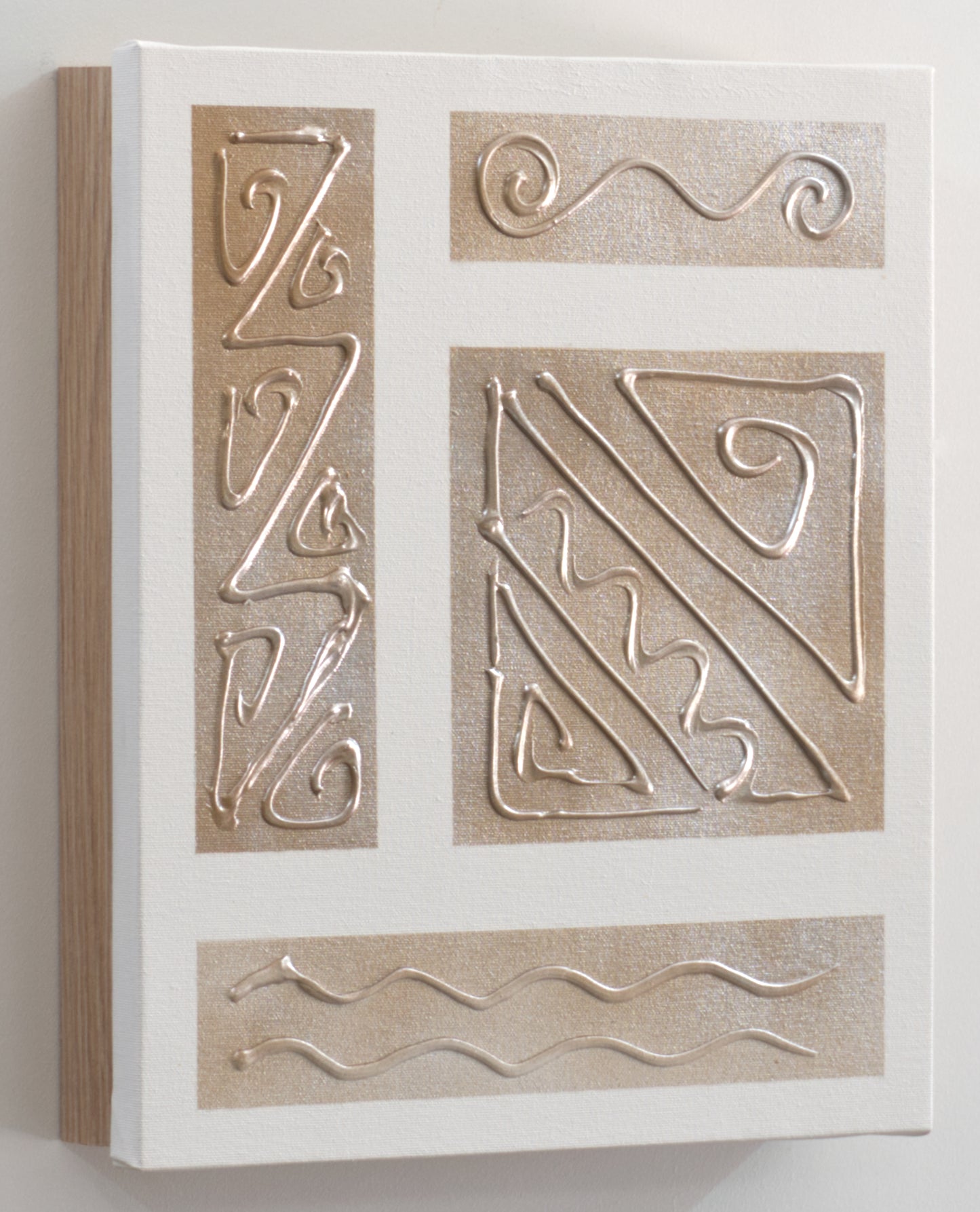 Armario para Llaves, Pintado a Mano, Abstracto Moderno, con Relieve, Medidas 26x31x6 cm, 100% Original, Madera Clara, con 15 Ganchos, Incluye Tacos y Tornillos para la Pared.