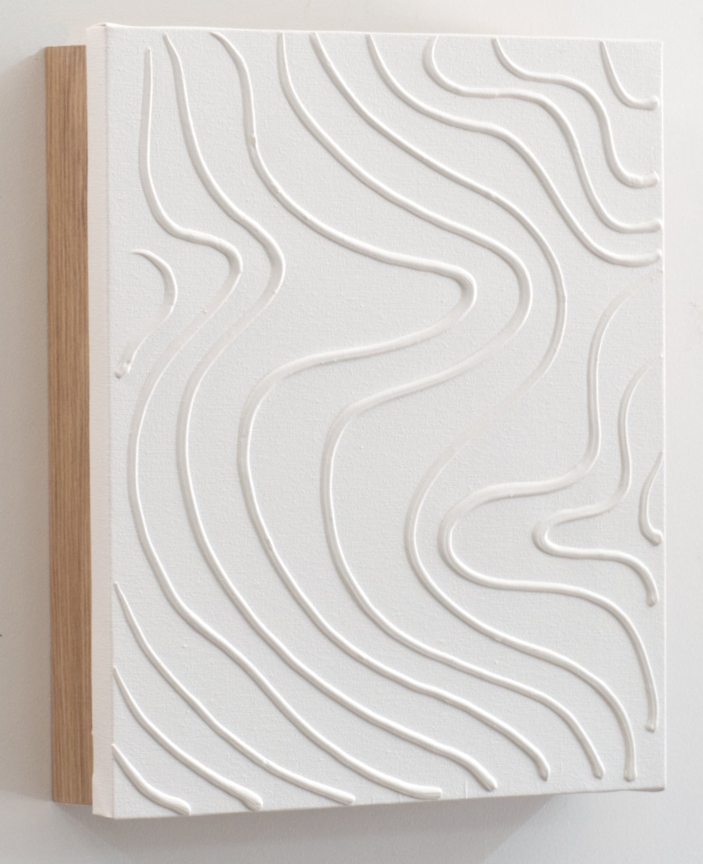 Armario para Llaves, Pintado a Mano, Ondas Blanco, con Relieve, Medidas 26x31x6 cm, 100% Original, Madera Clara, con 15 Ganchos, Incluye Tacos y Tornillos para la Pared