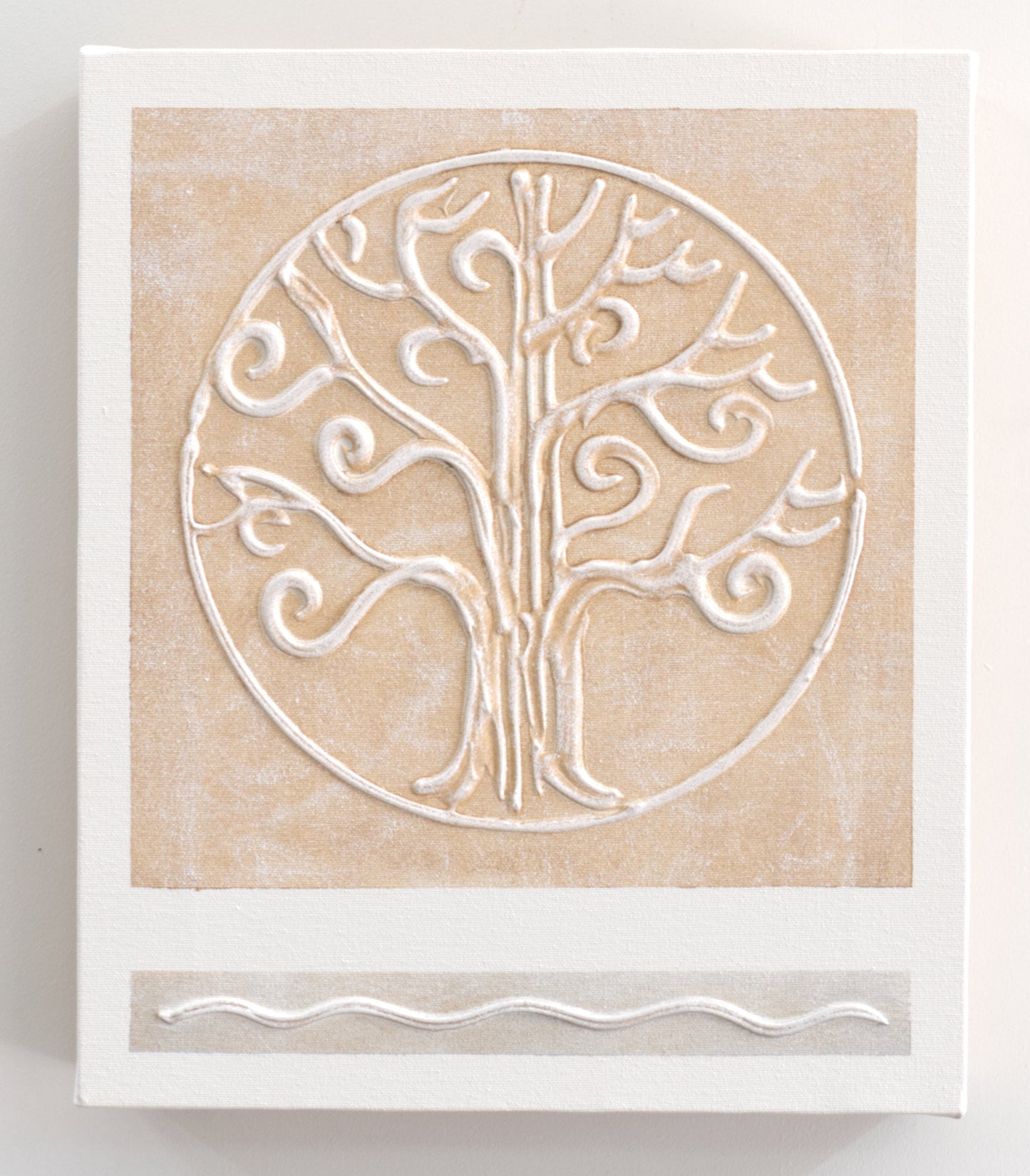 Armario para Llaves, Pintado a Mano, Árbol de la Vida con Relieve, Medidas 26x31x6 cm, 100% Original, Madera Clara, con 15 Ganchos, Incluye Tacos y Tornillos