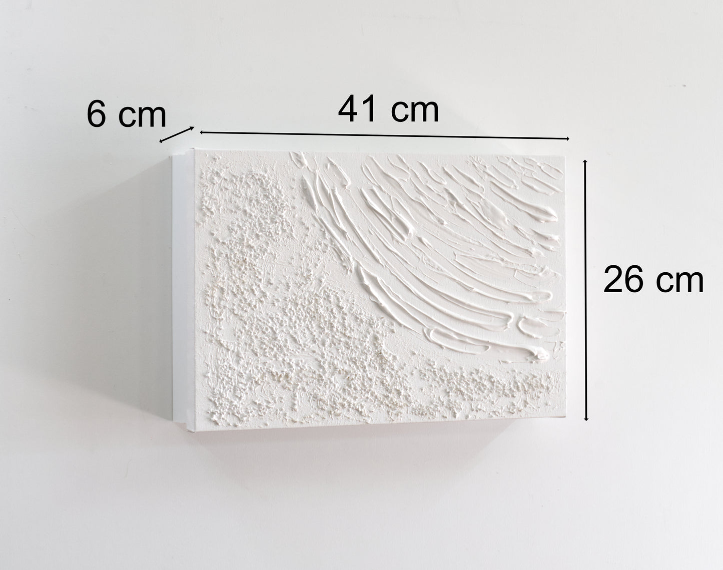 Tapa de Contador Pintada a Mano, 100% Original, Minimalista Todo Blanco, Con Relieve, Incluye Tornillos y Tacos. Medidas: Interior 37x22x4cm Exterior 41x26x6cm