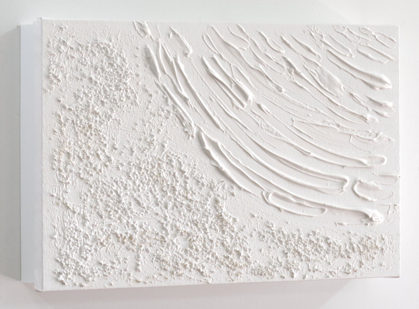 Tapa de Contador Pintada a Mano, 100% Original, Minimalista Todo Blanco, Con Relieve, Incluye Tornillos y Tacos. Medidas: Interior 37x22x4cm Exterior 41x26x6cm