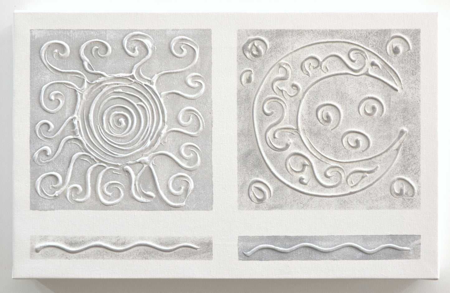 Tapa de Contador Pintada a Mano, 100% Original, Sol y Luna, En Gris y Blanco, Incluye Tornillos y Tacos. Medidas: Interior 37x22x4cm Exterior 41x26x6cm