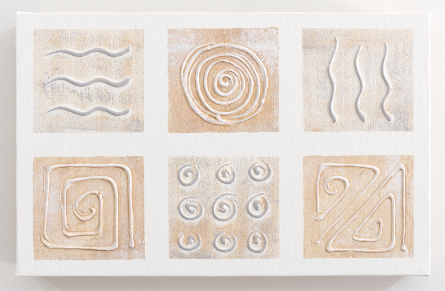 Tapa de Contador Pintada a Mano, 100% Original, en Madera Clara, Con Relieve, Incluye Tornillos y Tacos. Medidas: Interior 37x22x4cm Exterior 41x26x6cm