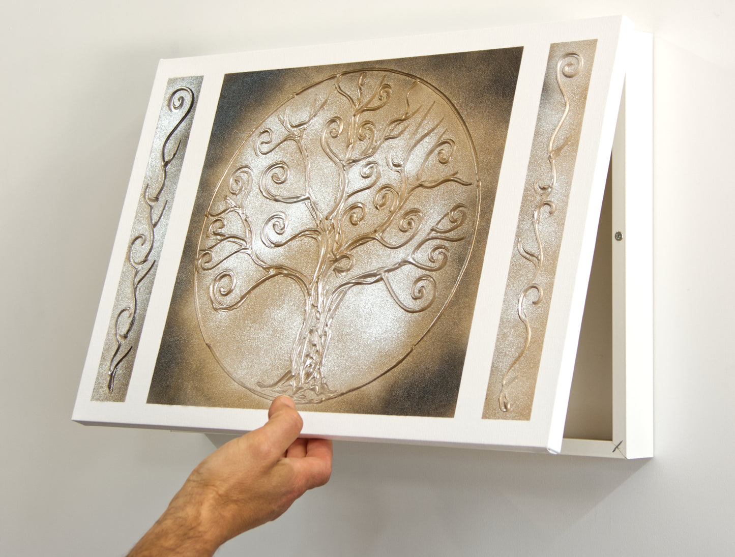 Tapa de Contador (GRANDE) Pintada a Mano, 100% Original, Árbol de la Vida en Dorado, Incluye Tornillos y Tacos. Medidas: Interior 45x30x4 cm