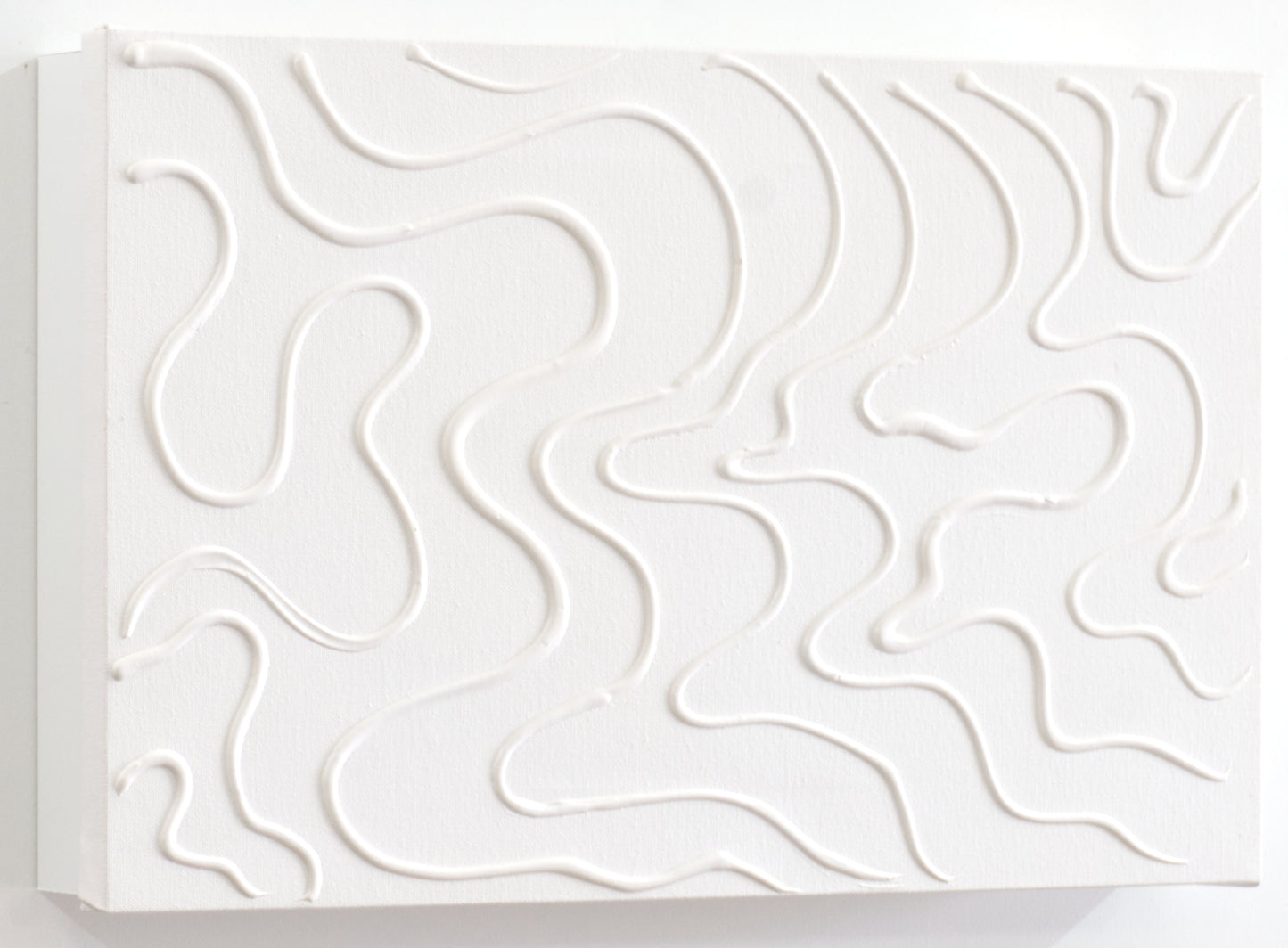 Tapa de Contador Pintada a Mano, Minimalista, 100% Original, Toda en Blanco, con Relieve, Incluye Tornillos y Tacos. Medidas: Interior 37x22x4cm Exterior 41x26x6cm