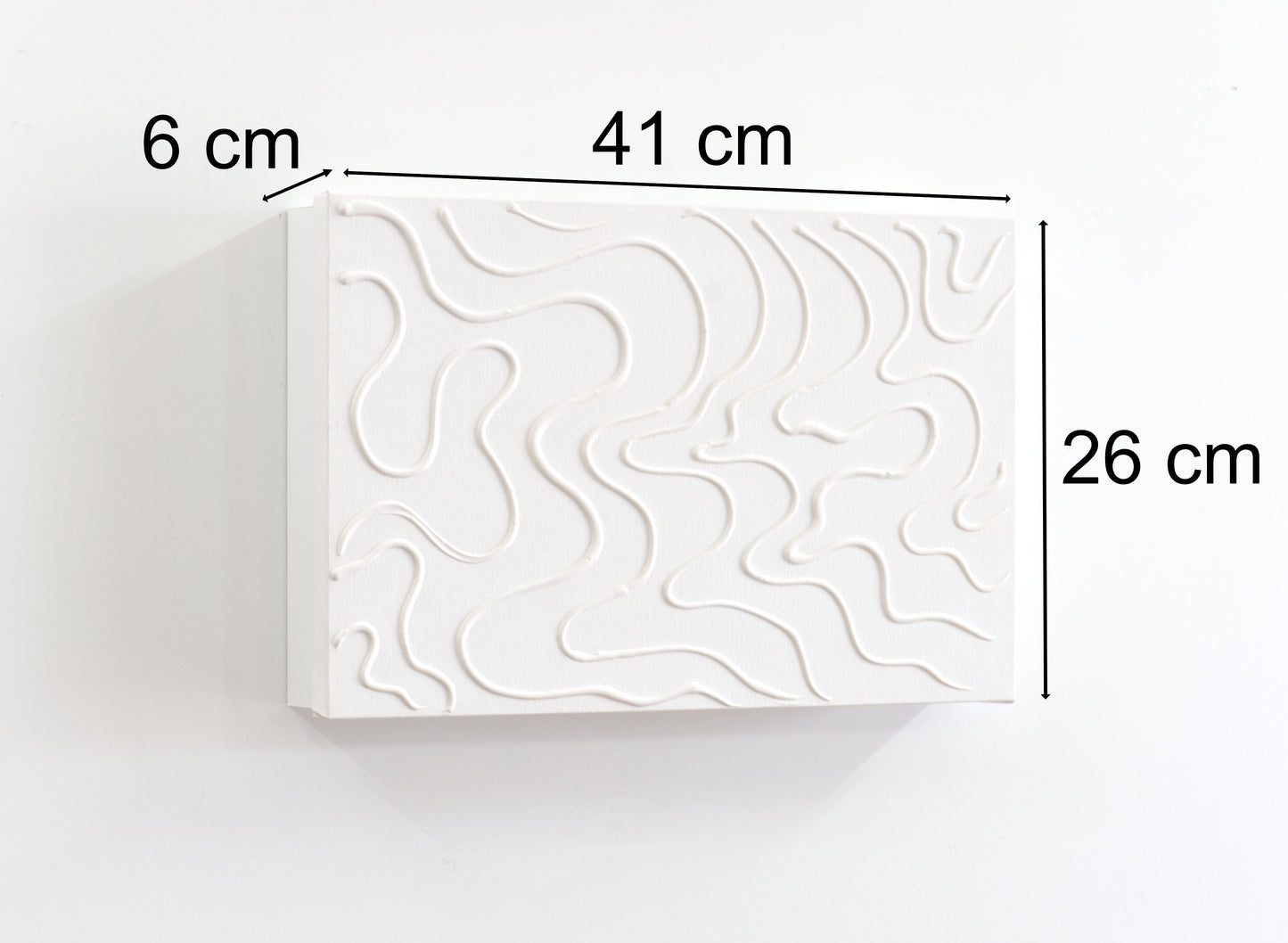 Tapa de Contador Pintada a Mano, Minimalista, 100% Original, Toda en Blanco, con Relieve, Incluye Tornillos y Tacos. Medidas: Interior 37x22x4cm Exterior 41x26x6cm