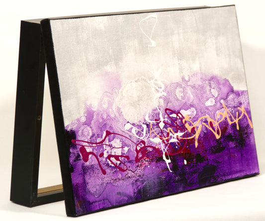 Tapa de Contador Pintada a Mano, 100% Original, Abstracta en Lila y Negro, Incluye Tornillos y Tacos. Medidas: Interior 37x22x4cm Exterior 41x26x6cm