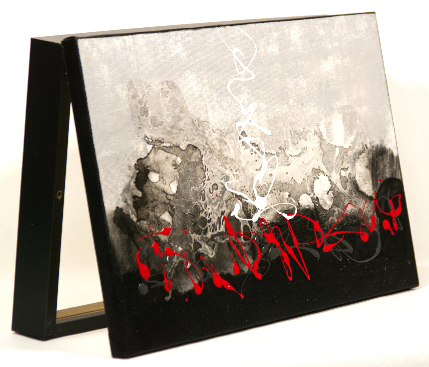 Tapa de Contador Pintada a Mano, 100% Original, Abstracta en Plata y Blanco, Incluye Tornillos y Tacos. Medidas: Interior 37x22x4cm Exterior 41x26x6cm