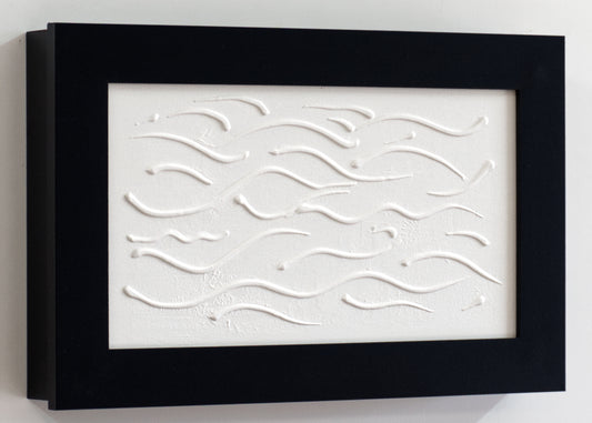 Tapa de Contador Pintada a Mano con Marco, 100% Original, color Negro Con Relieve, Incluye Tornillos y Tacos. Medidas: Interior 37x22x4cm