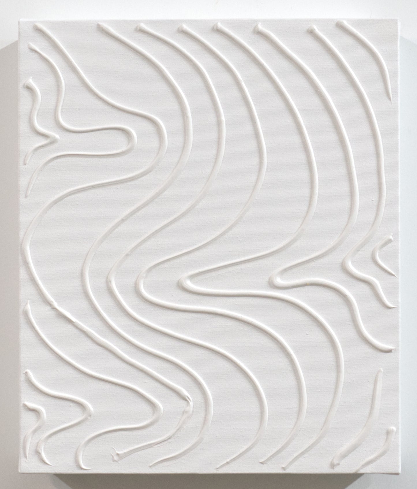 Armario para Llaves, Pintado a Mano, Todo en Blanco, con Relieve, Medidas 26x31x6 cm, 100% Orignal, con 15 Ganchos, Incluye Tacos y Tornillos para la Pared